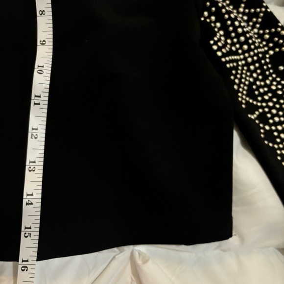 It Girl ✨$4 when bundled✨ long sleeve embellished studded crop top - Picture 7 of 7